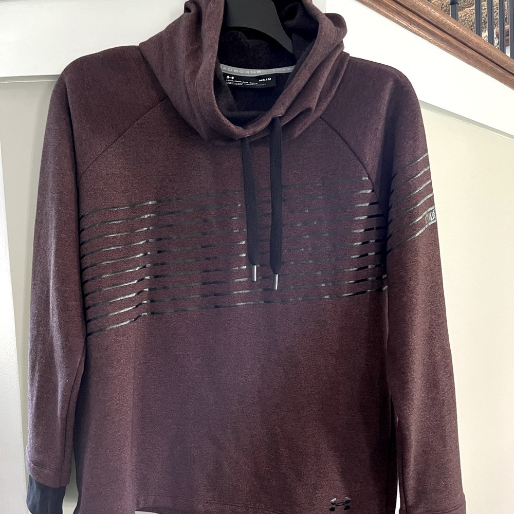 Womens UA sweatshirt